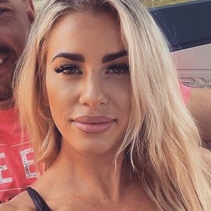 Meet your Posher, Elissa